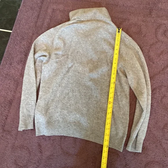 Revor Classic Cashmere Sweater - Picture 6 of 8